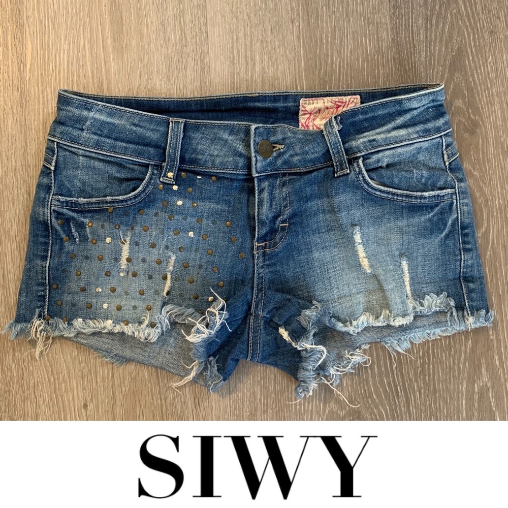Siwy Camilla cutoff Loveless with stud shorts